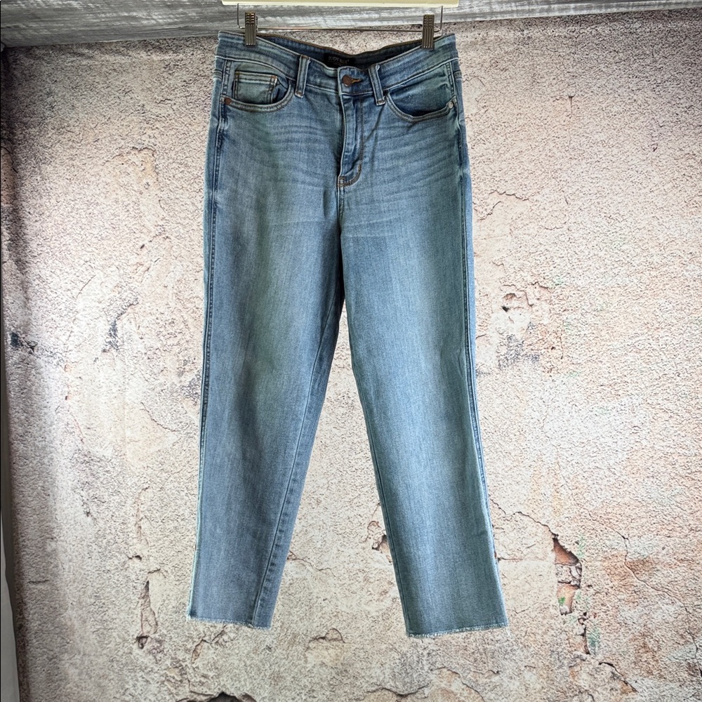 Judy Blue Light Blue Ankle Jeans size 9   C18